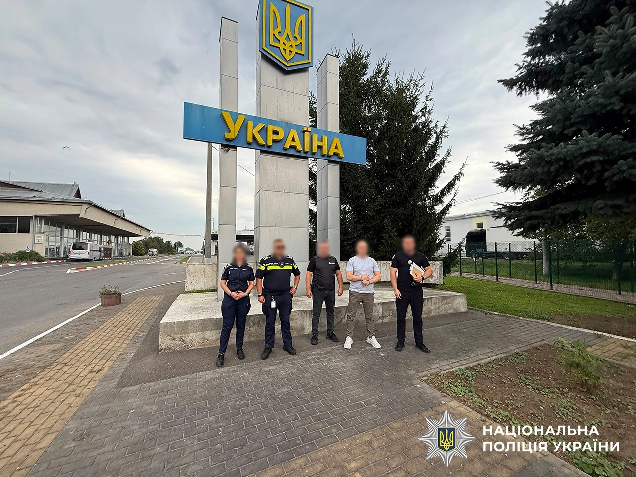 Фото Закарпатської обласної прокуратури та поліції щодо екстрадиції Віктора Медвідя
