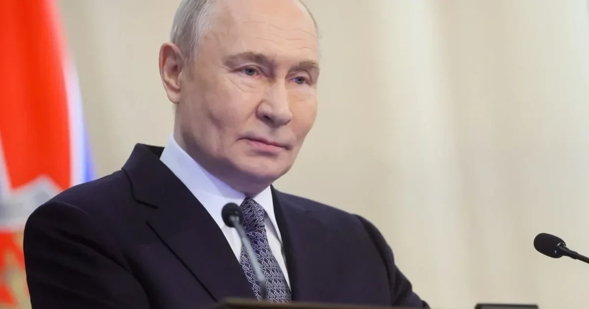Прапор України поряд із символікою самітів G20 та АТЕС