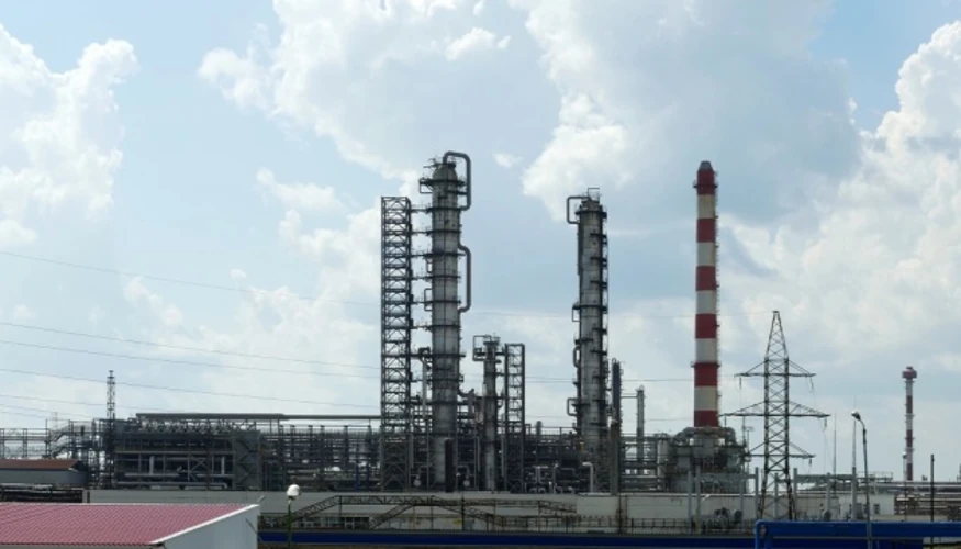 Пожежа на території Рязанського нафтопереробного заводу після атаки безпілотників