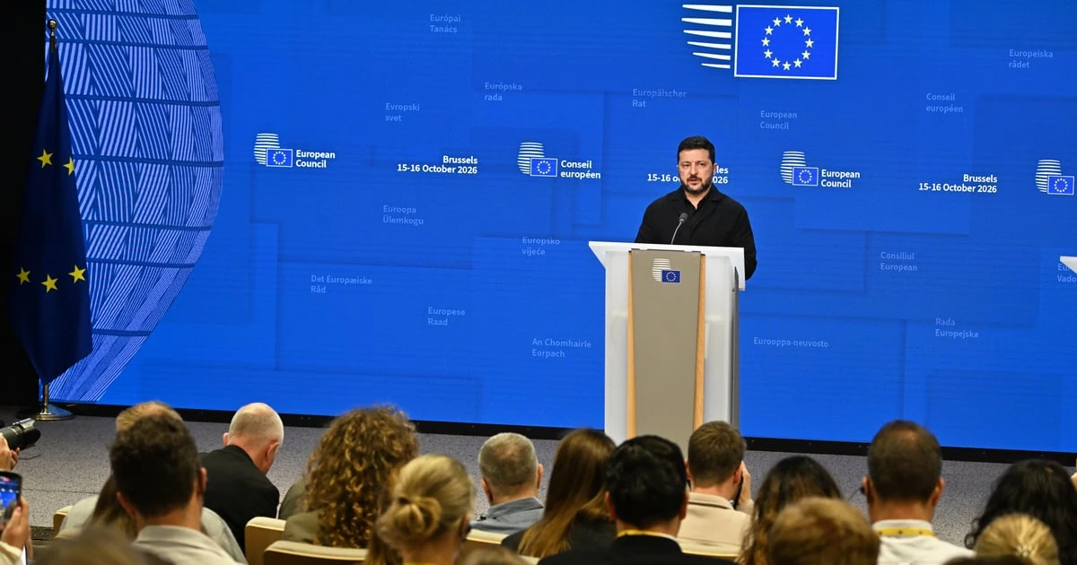 Президент України Володимир Зеленський дає пресбрифінг у залі Євроради в Брюсселі 16 жовтня 2026 року